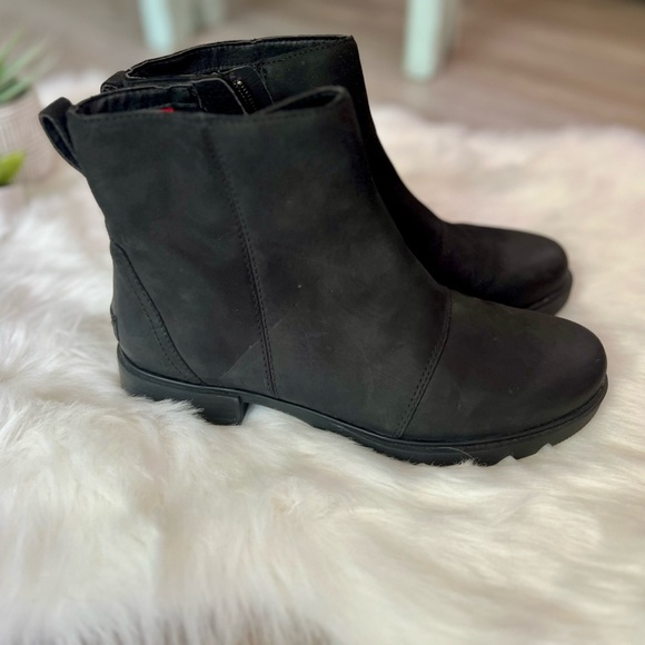 SOREL | Waterproof, Zip Leather Chelsea Boots - Picture 2 of 11